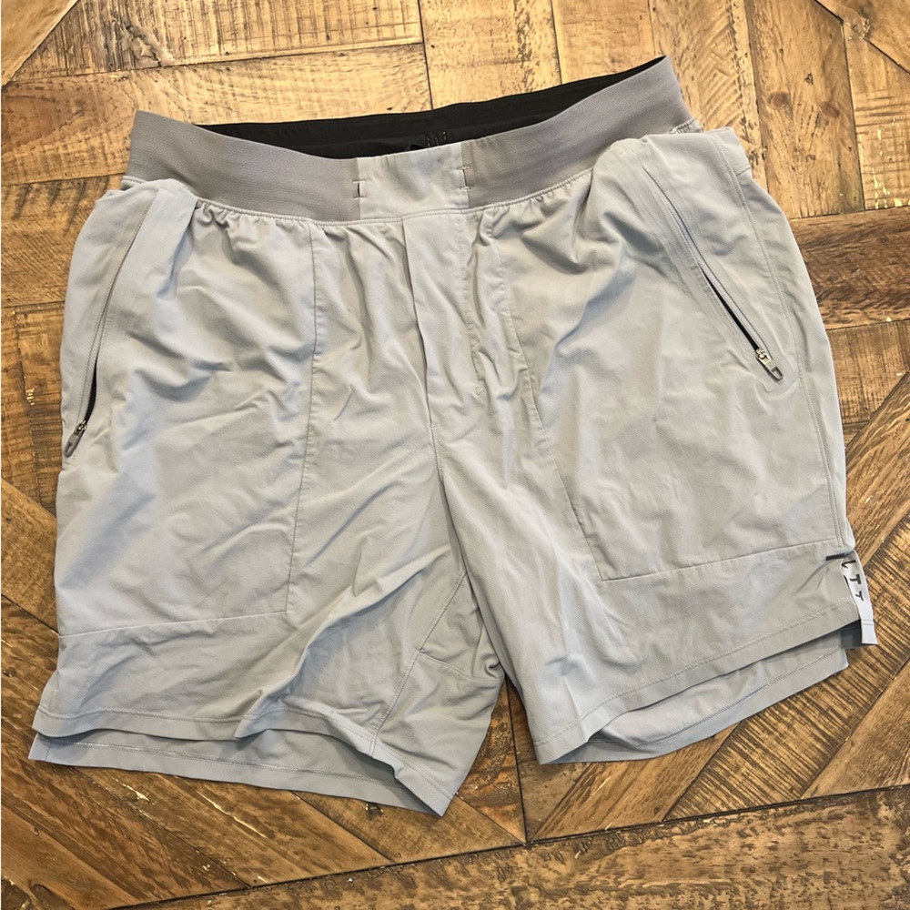 Lululemon men’s license to train athletic shorts size Large